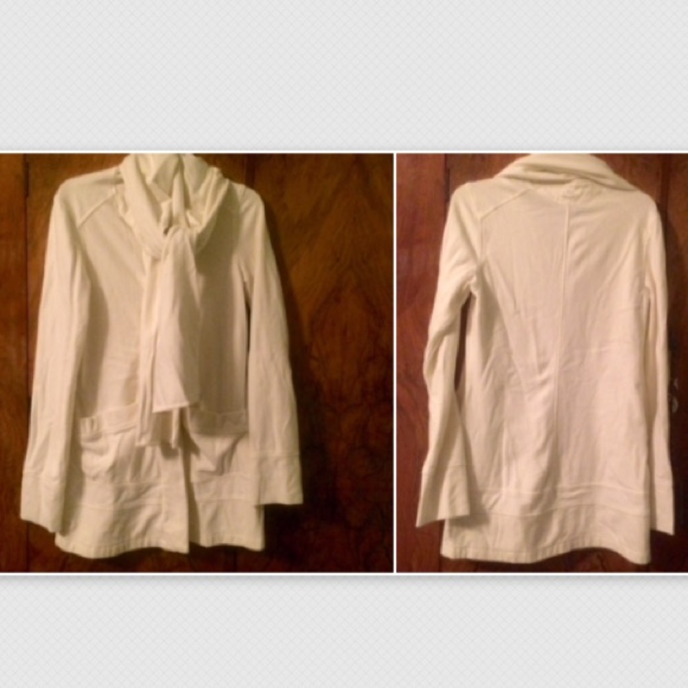 Beyond Yoga jacket; M